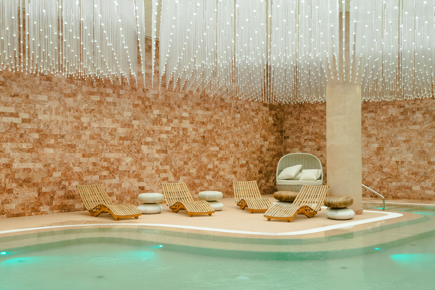 Счастливые часы в SPA-комплексе курорта Манжерок